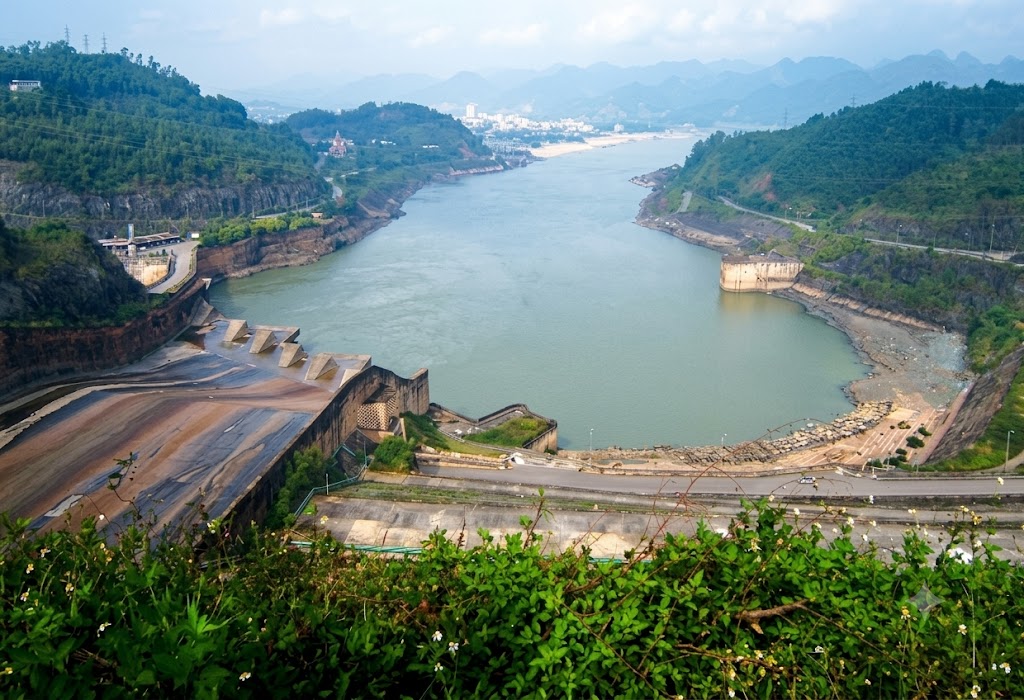[Hình 2. Sử dụng tổng hợp nước hồ thuỷ điện Hoà Bình].