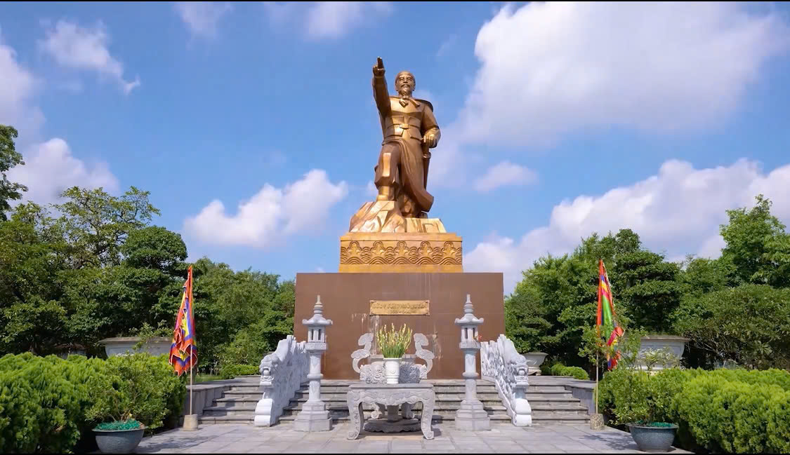 [Hình 5. Tượng đài Ngô Quyền (Hải Phòng)]